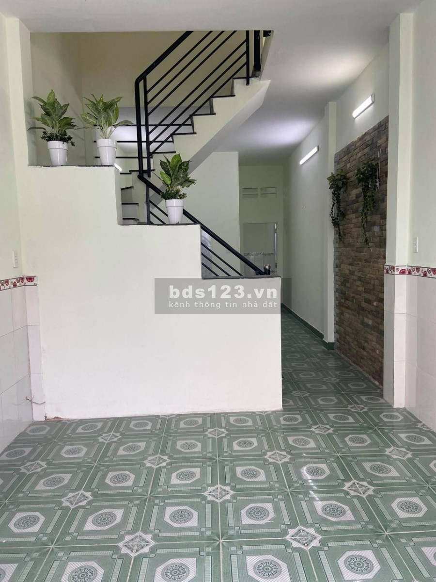 Bán Nhà Gò Vấp, hẻm xe hơi diện tích sử dụng 45m2, đúc kiên cố 2 tầng, 4PN, Giá Rẻ.
