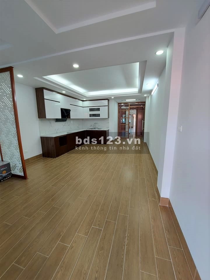 Nhỉnh 10 tỷ diện tích 56m 2, 6 tầng, mặt tiền 5m vỉa hè ô tô tránh kinh doanh Trần Quốc Hoàn PVT