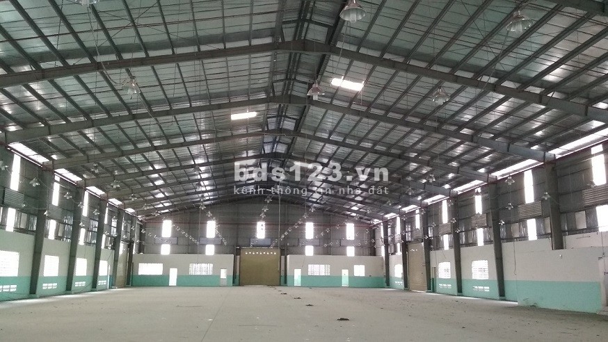 Cho thuê gấp kho xưởng may đường Song Hành Quốc Lộ 22, dt 1900m2, giá rẻ Quận 12