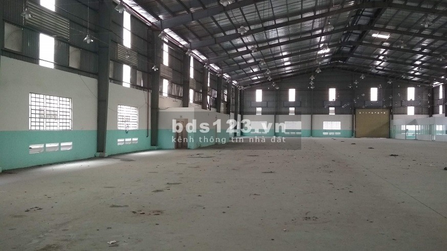 Cho thuê gấp kho xưởng may đường Song Hành Quốc Lộ 22, dt 1900m2, giá rẻ Quận 12