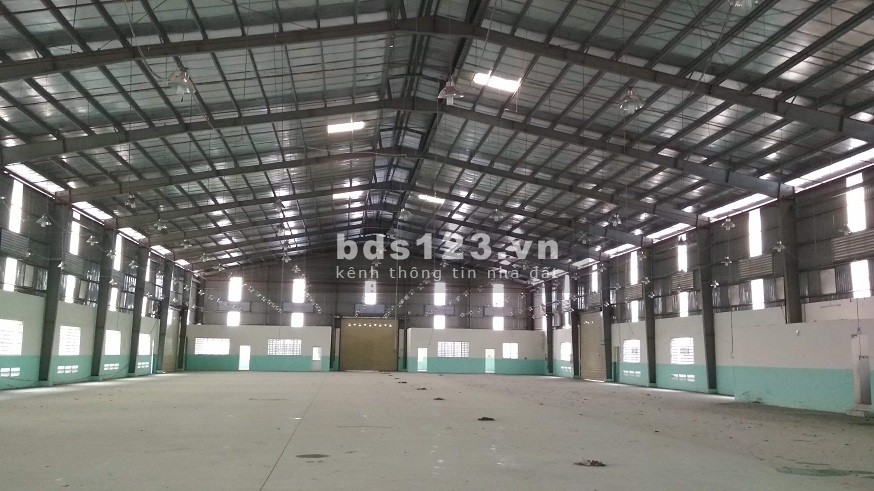 Cho thuê gấp kho xưởng may đường Song Hành Quốc Lộ 22, dt 1900m2, giá rẻ Quận 12
