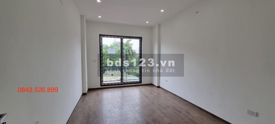 Bán nhà phố Thượng Thanh, mới kính coong, gần phố, ô tô diện tích 35m2 chỉ hơn 2 tỷ