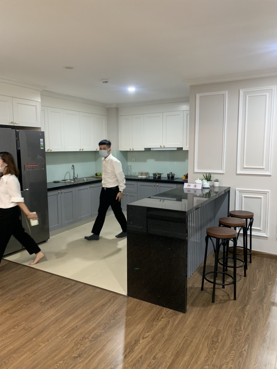 Căn hộ cao cấp cách Hồ Tây 300m, mặt tiền đường Võ Chí Công, 3 lô gia, chỉ 32-35 triệu/m2