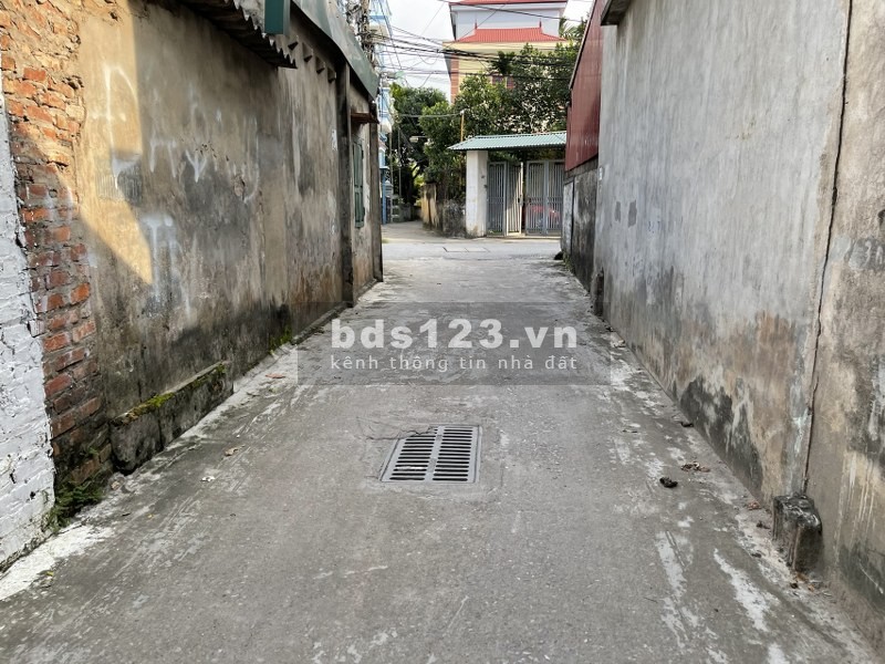 Bán 45m2 đất tại Lệ Mật, Việt Hưng, cách đường Lệ Mật đi vào 10m, vị trí đẹp, nở hậu.