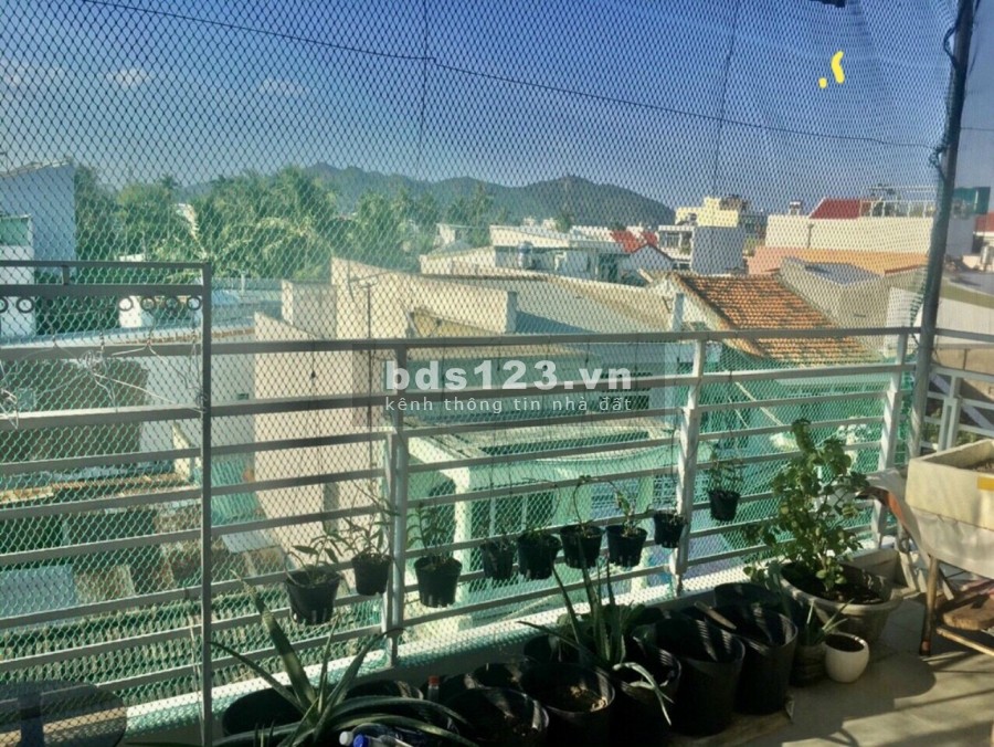 Bán nhanh nhà 3 tầng lô góc, phường Ngọc Hiệp cách 23/10 chỉ 15m giá thương lượng