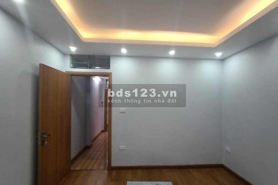 Bán nhà nguyên căn diện tích 60m2 3 tầng, Nguyễn Trãi, Quận Thanh Xuân, ô tô chỉ 3.7 tỷ