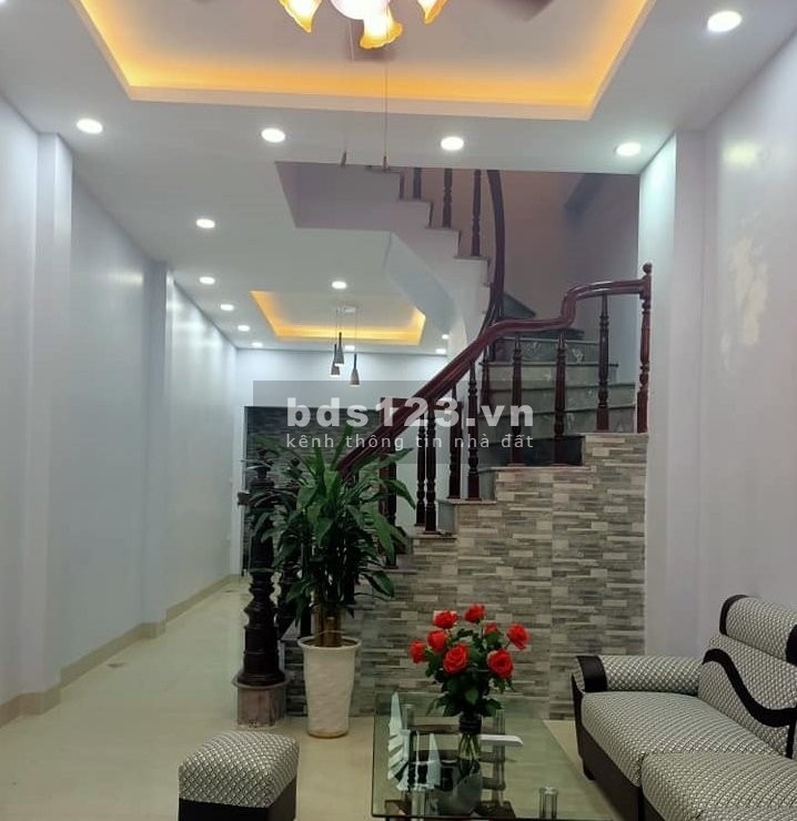 Bán nhà nguyên căn diện tích 60m2 3 tầng, Nguyễn Trãi, Quận Thanh Xuân, ô tô chỉ 3.7 tỷ