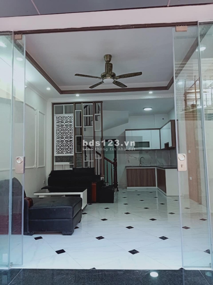 Bán nhà ô tô đổng cổng Thuỵ Phương Bắc Từ Liêm dt 31m2, 5 tầng mt 4.2m, giá 3.05 tỷ