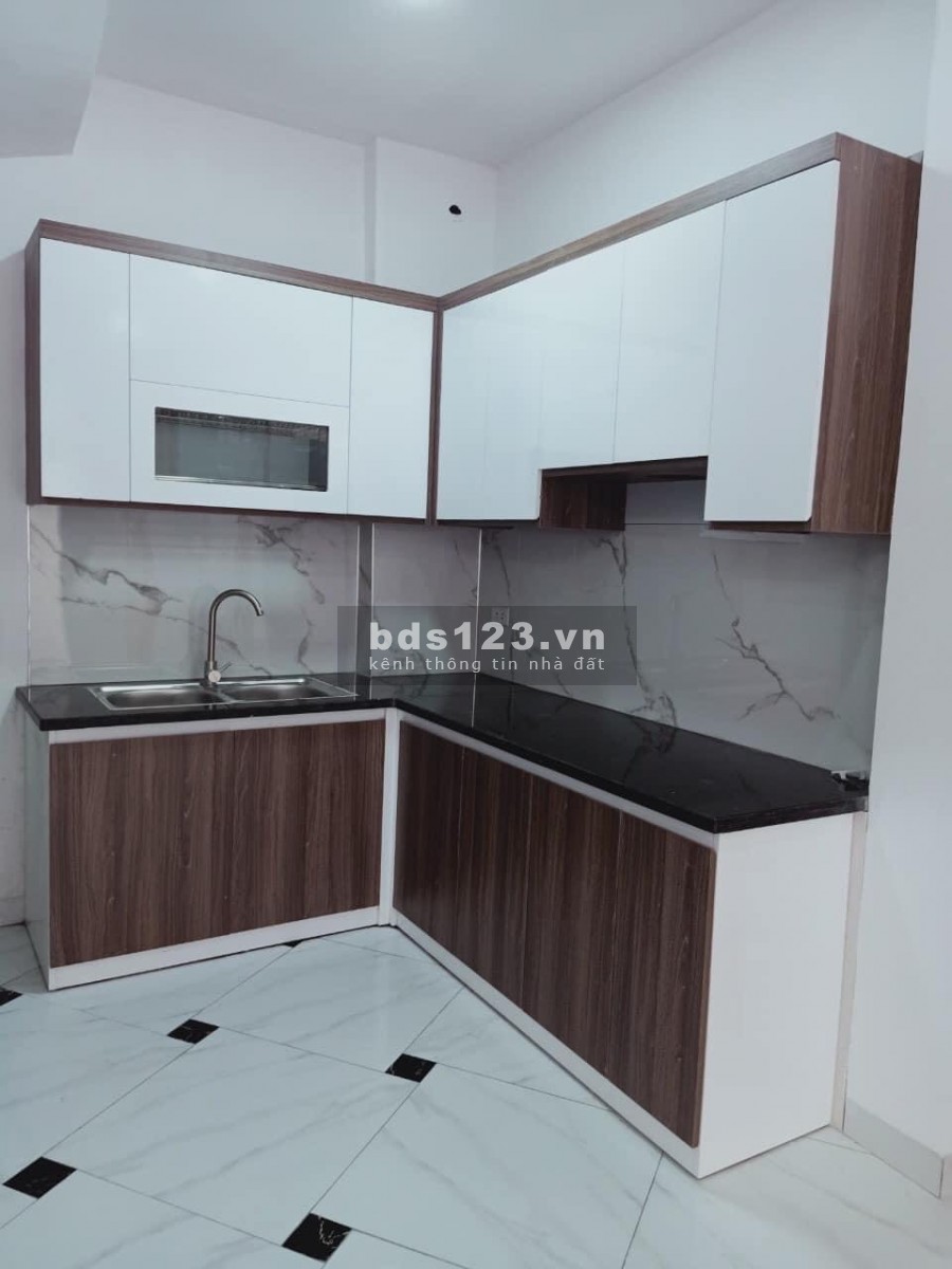 Bán nhà ô tô đổng cổng Thuỵ Phương Bắc Từ Liêm dt 31m2, 5 tầng mt 4.2m, giá 3.05 tỷ