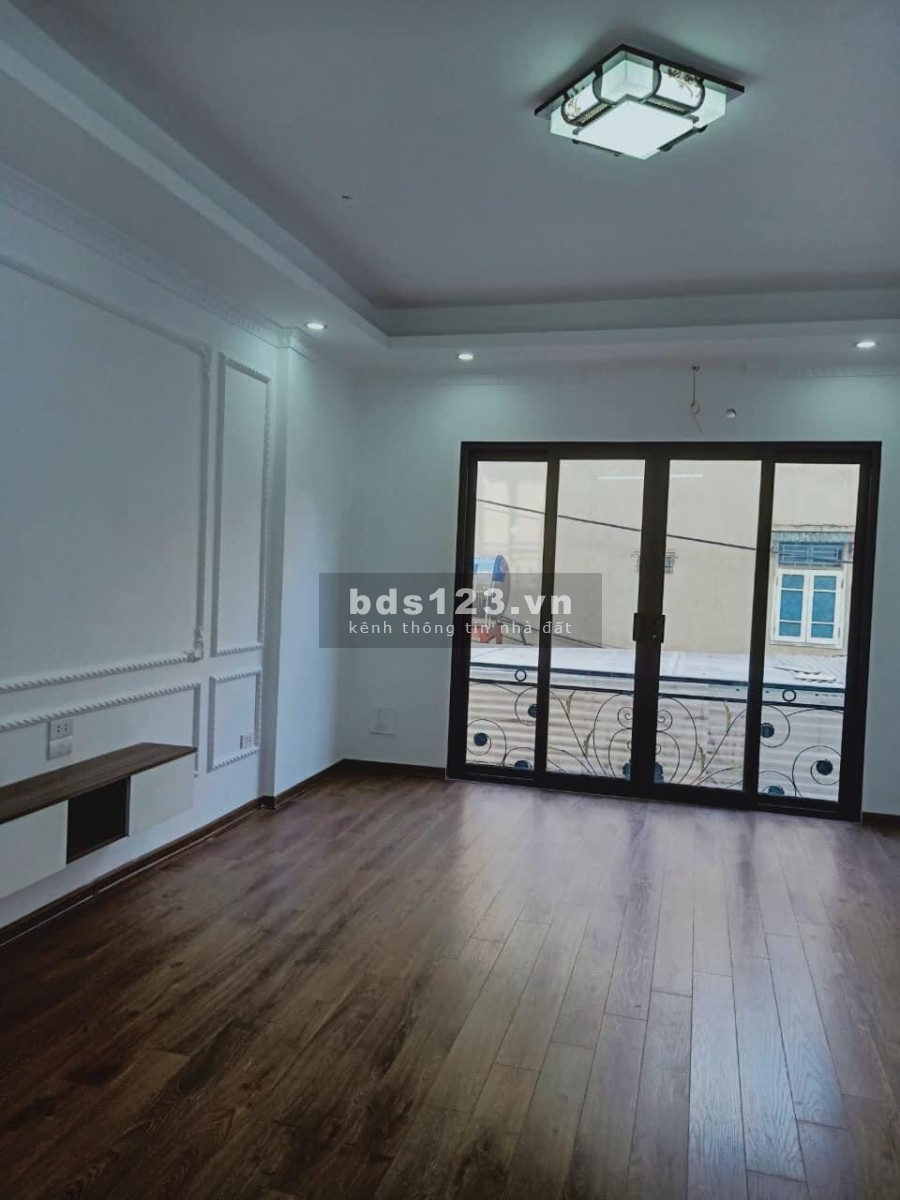 Bán nhà ô tô đổng cổng Thuỵ Phương Bắc Từ Liêm dt 31m2, 5 tầng mt 4.2m, giá 3.05 tỷ