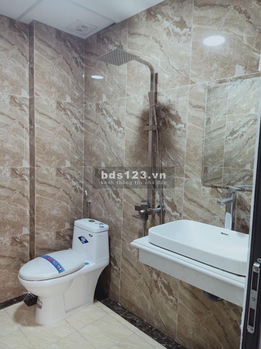 Bán nhà ô tô đổng cổng Thuỵ Phương Bắc Từ Liêm dt 31m2, 5 tầng mt 4.2m, giá 3.05 tỷ