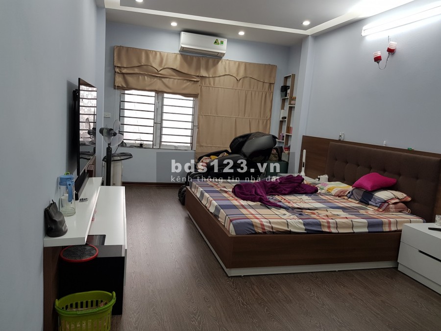 Nhà Thanh Xuân ngõ to rộng ô tô kinh doanh dtsd 50m2, giá bán 4 tỷ hơn sổ chính chủ