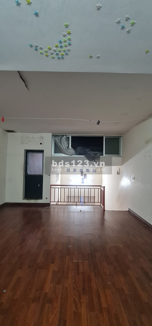 Bán nhà Nguyễn văn Cừ - Gia Thụy 42m² x2 tầng giá siêu rẻ 2,6 tỷ.