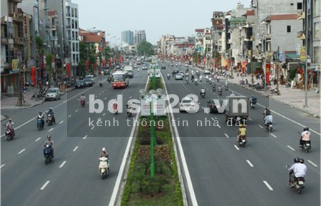 Bán nhà nguyên căn mặt phố ngã tư Cổ Linh, kinh doanh dtsd 125m2 giá chào 25.8 tỷ