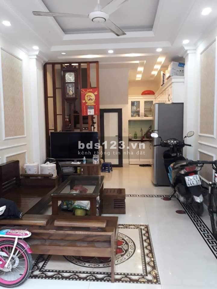 Bán nhà siêu hiếm nhà Tư Đình, Quận Long Biên đẹp long lanh ô tô vào nhà, diện tích 32m2