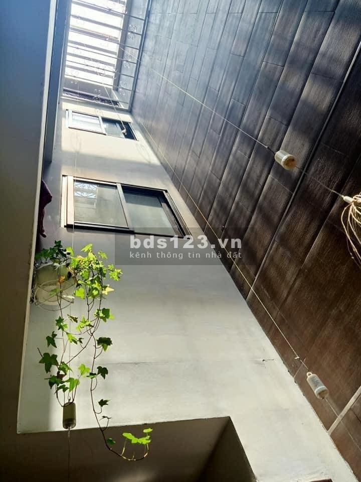 Gara oto kinh doanh nhà 5 tầng ngõ 165 Dương Quảng Hàm diện tích…