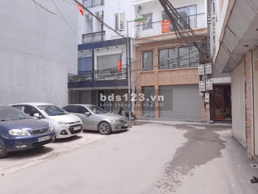 Bán Nhà Phố Đông Tác Quận Đống Đa gara ô tô giá chưa đến 100 triệu/m2, sổ đẹp vuông vức