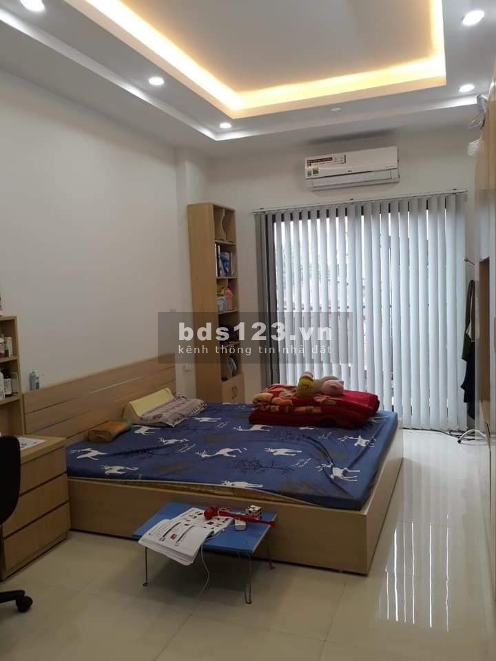 Bán nhà siêu hiếm nhà Tư Đình, Quận Long Biên đẹp long lanh ô tô vào nhà, diện tích 32m2