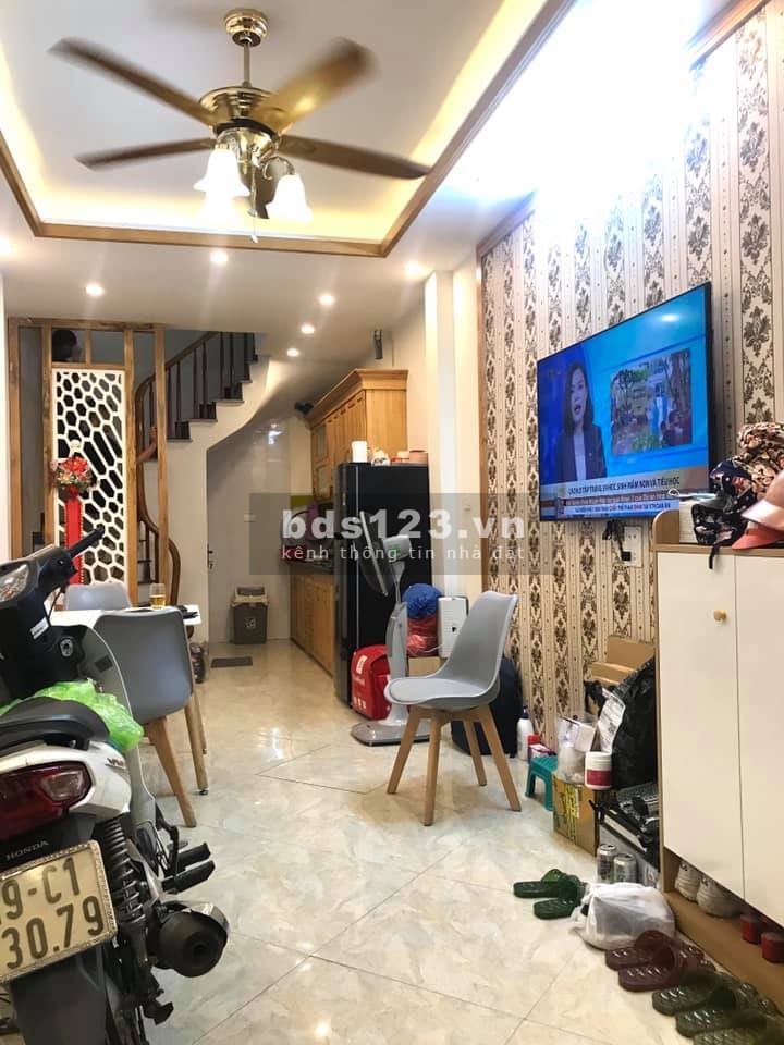 Bán Nhà Trần Thái Tông nhà nguyên căn đẹp 5 tầng ngõ rộng giá bán 3.8 tỷ lh 0854104528