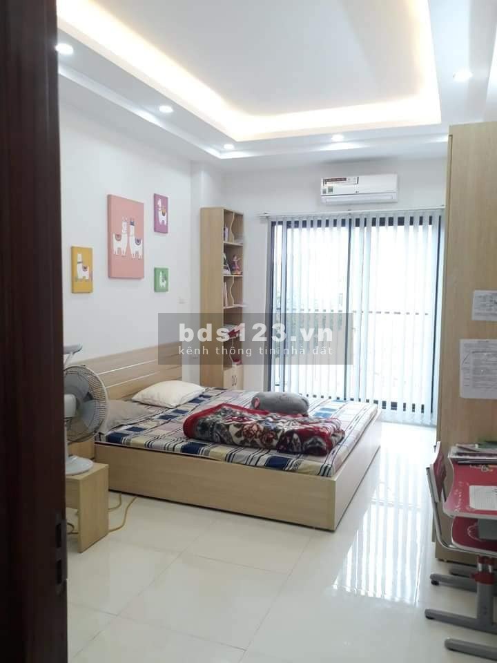Bán nhà siêu hiếm nhà Tư Đình, Quận Long Biên đẹp long lanh ô tô vào nhà, diện tích 32m2