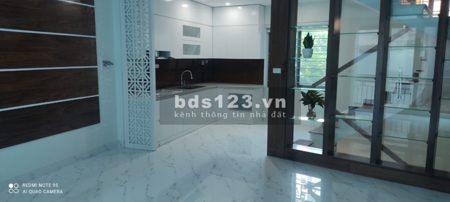 Bán nhà đẹp ngõ Xuân La diện tích 41m2 6 tầng đúc cách mặt phố 40m ô tô vào nhà 8 tỷ.