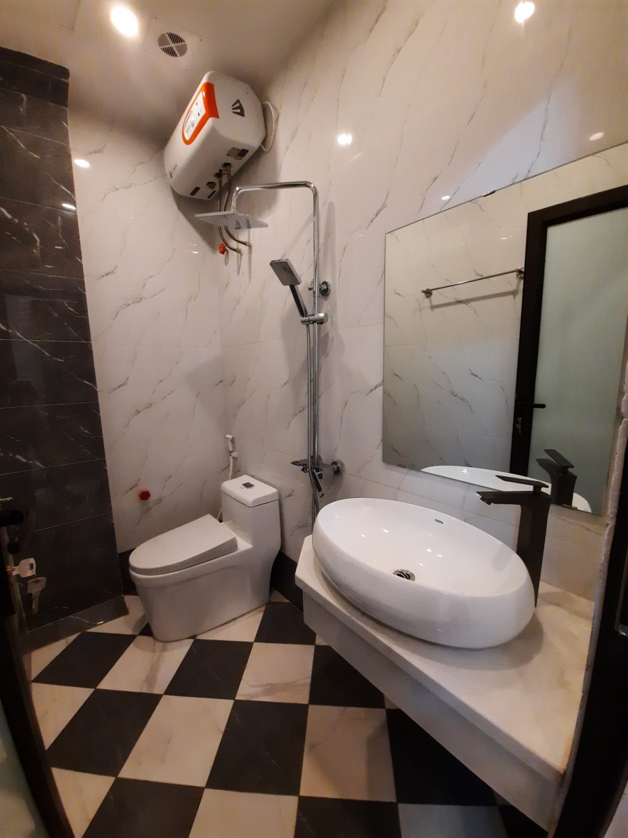 Công ty tôi mở bán khu nhà chia lô liền kề Trương Định, dt 30m2, 5 tầng, 3,3 tỷ, gần ô tô
