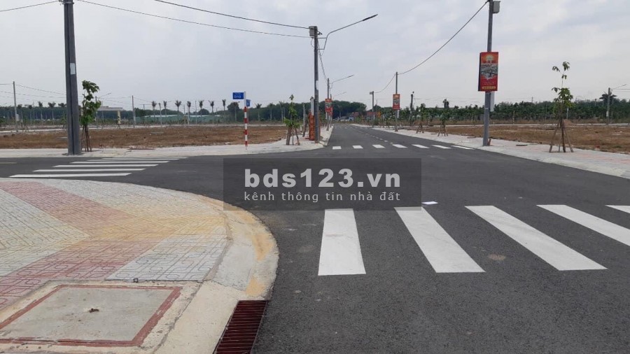 Cần bán gấp lô đất ngay mặt tiền 32m dân cư đông,có quy hoạch mở rộng đường 32m
