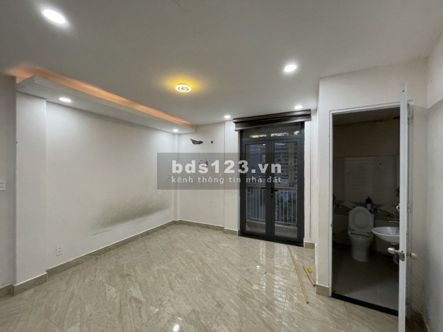 Bán nhà phố Đông Thiên Quận Hoàng Mai, siêu hiếm 5m ra đường to, giá 1.6 tỷ, 5 tầng đúc