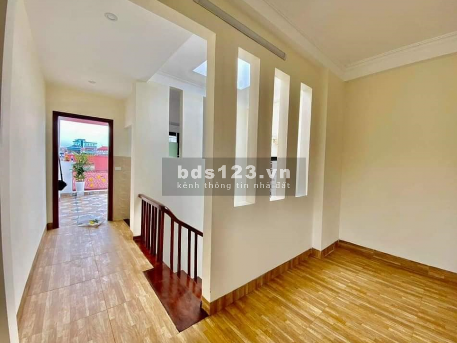 Bán gấp nhà mới nguyên căn Đại La 42m2 5 tầng giá bán chỉ 3.5 Tỷ Đẹp Mới Cứng