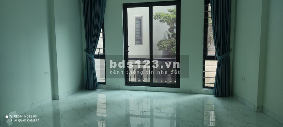Bán nhà đẹp ngõ Xuân La diện tích 41m2 6 tầng đúc cách mặt phố 40m ô tô vào nhà 8 tỷ.
