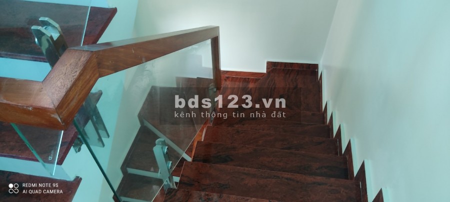 Bán nhà đẹp ngõ Xuân La diện tích 41m2 6 tầng đúc cách mặt phố 40m ô tô vào nhà 8 tỷ.