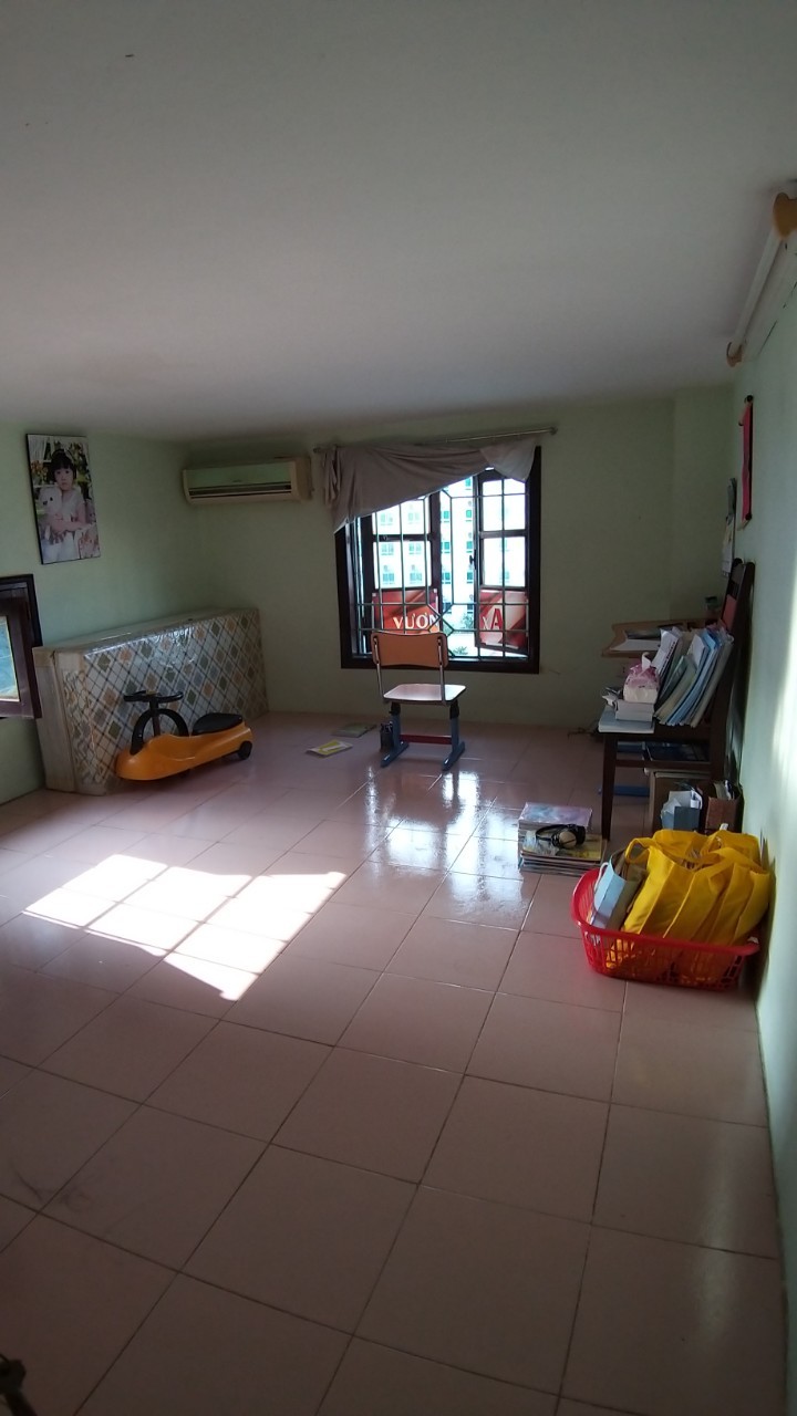Chính chủ bán căn hộ tập thể bệnh viện 354, ngõ 29 phố Đội Nhân, Ba Đình dt 70m2 Giá 1.68 tỷ