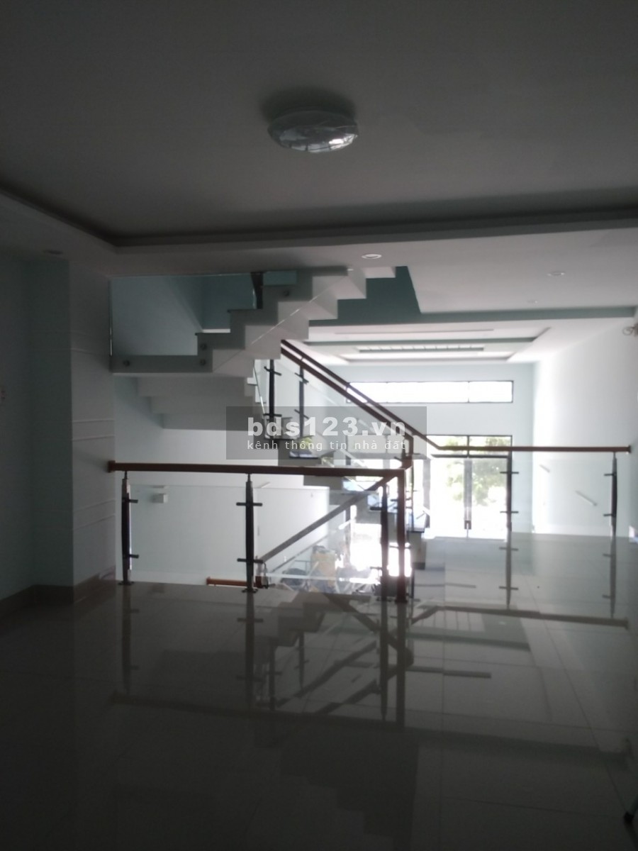 Bán nhà chính chủ, mặt tiền đường Bích Khê, Hòa Xuân, Cẩm Lệ, liên hệ 0964444207
