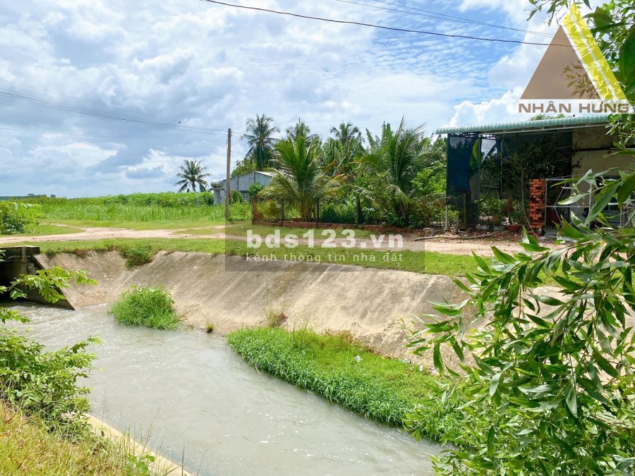 Bán nhanh 2lô view Kênh giá rẻ đầu tư, cách nhựa 300m, di chuyển đến chợ Hảo Đước chỉ 5phút