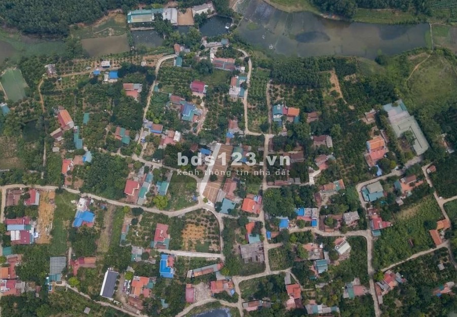 Cần bán thửa 2 mặt tiền 61m2 view Suối cạnh trục chính Đồng Trúc, 20,5tr/m2 oto tránh.