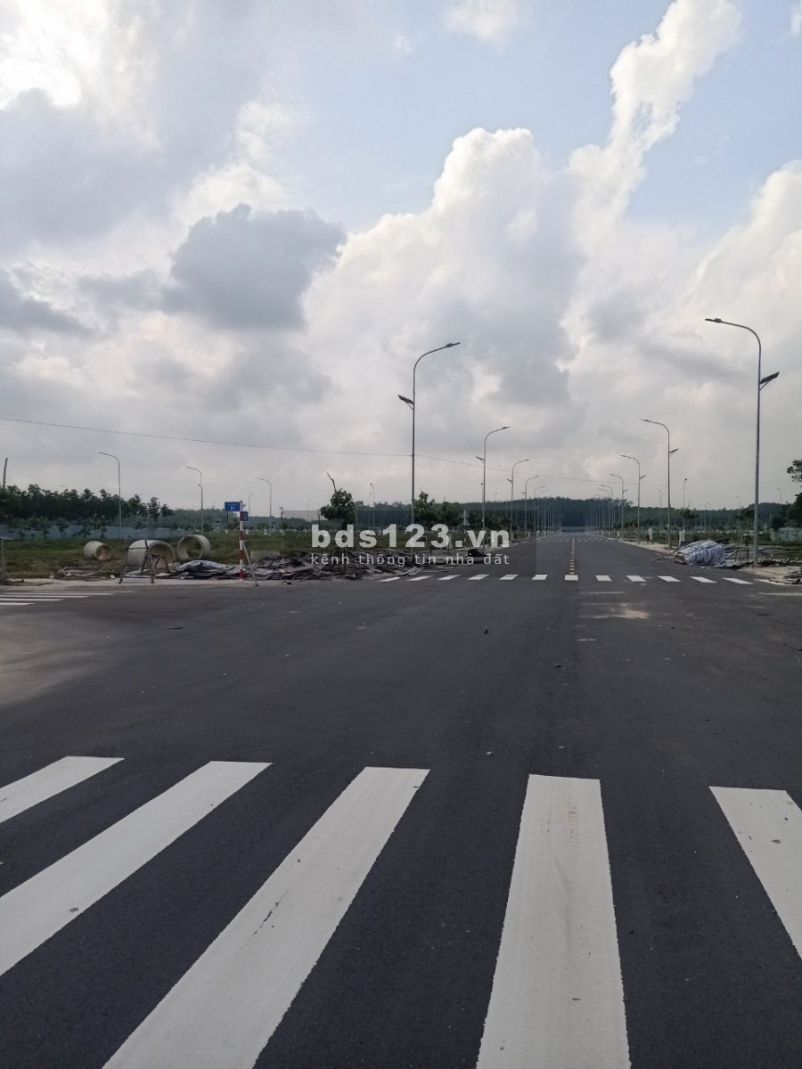 Bn gấp lô đất ngay khu nhà ở Bình Mỹ 2 sổ hồng riêng giá 800 triệu lh 0967068799