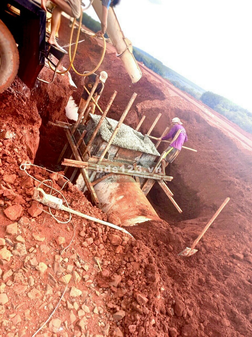 Bán gắp nền đất ngay mặt tiền đường DT741 đối diện khu du lịch Mỹ Lệ