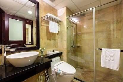 Nhà phẩm phố Trương Định ô tô tránh kinh doanh thang máy diện tích 75m2, giá 10.2 tỷ