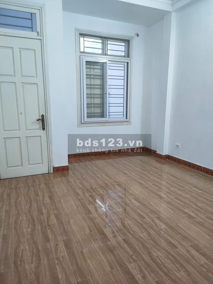 Bán nhà đẹp sổ phân lô Nguyễn Văn Cừ, Quận Long Biên, 5 tầng, dt 60m2, 5 phòng ngủ, giá 4.3 tỷ