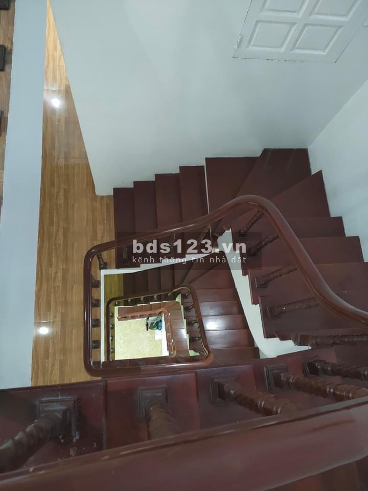 Bán nhà đẹp sổ phân lô Nguyễn Văn Cừ, Quận Long Biên, 5 tầng, dt 60m2, 5 phòng ngủ, giá 4.3 tỷ