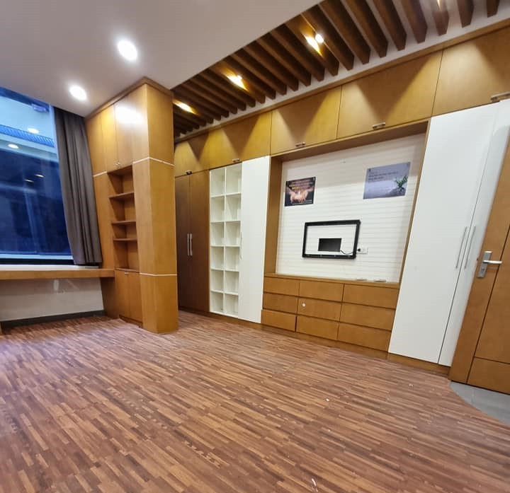Phố Hai Bà Trưng, diện tích sử dụng 36m2, 5 tầng, mặt tiền 5m, giá 10.5 tỷ, ô tô đỗ, Vỉa Hè, KD Đỉnh