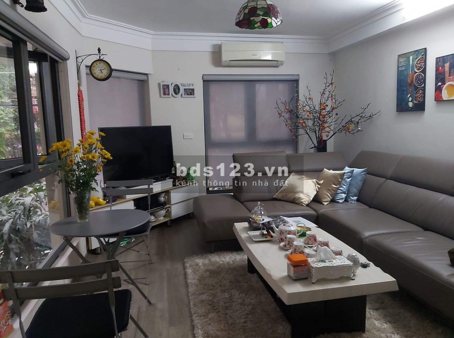 Bán nhà dt 60m2, 5 tầng đúc, tại Đầm Trấu, Quận Hai Bà Trưng, lô góc ô tô dùng đỗ ngay đêm, kinh doanh