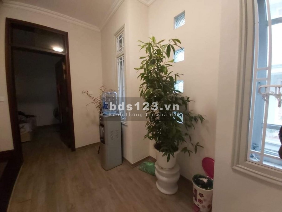 Bán nhà dt 60m2, 5 tầng đúc, tại Đầm Trấu, Quận Hai Bà Trưng, lô góc ô tô dùng đỗ ngay đêm, kinh doanh