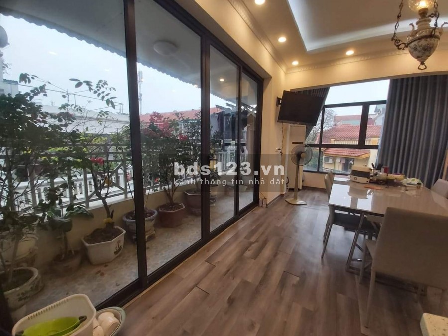 Bán nhà dt 60m2, 5 tầng đúc, tại Đầm Trấu, Quận Hai Bà Trưng, lô góc ô tô dùng đỗ ngay đêm, kinh doanh