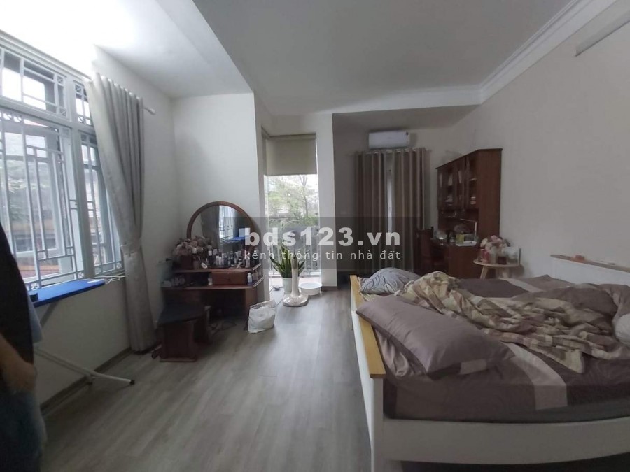 Bán nhà dt 60m2, 5 tầng đúc, tại Đầm Trấu, Quận Hai Bà Trưng, lô góc ô tô dùng đỗ ngay đêm, kinh doanh