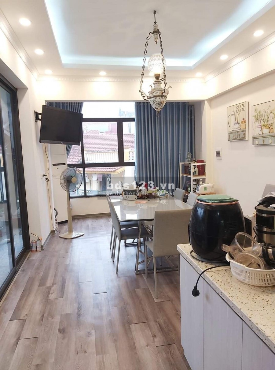 Bán nhà dt 60m2, 5 tầng đúc, tại Đầm Trấu, Quận Hai Bà Trưng, lô góc ô tô dùng đỗ ngay đêm, kinh doanh