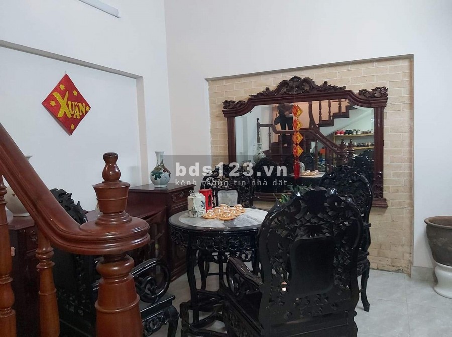 Bán nhà dt 60m2, 5 tầng đúc, tại Đầm Trấu, Quận Hai Bà Trưng, lô góc ô tô dùng đỗ ngay đêm, kinh doanh