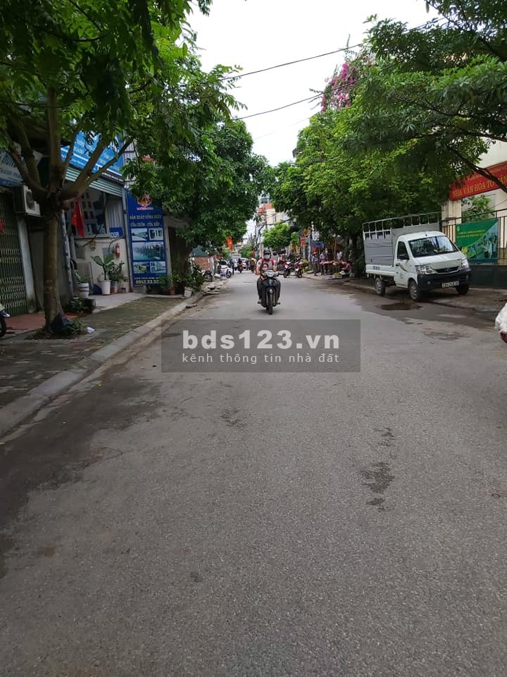 Bán nhà cấp 4 Hoa Lâm 100m² ngõ ô tô tránh, đang kinh doanh cho thuê.