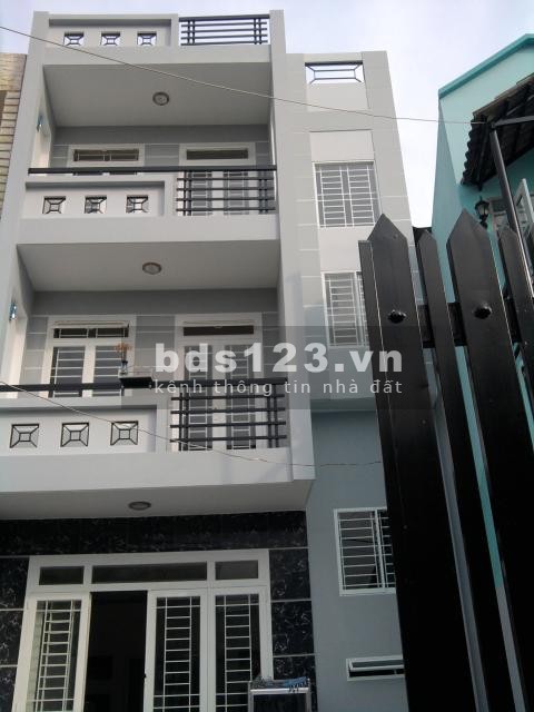 Bán nhà nguyên căn 2 tỷ thiết kế thông minh có 3 tầng kiên cố, nhỏ xinh ở ngay, sổ chính chủ