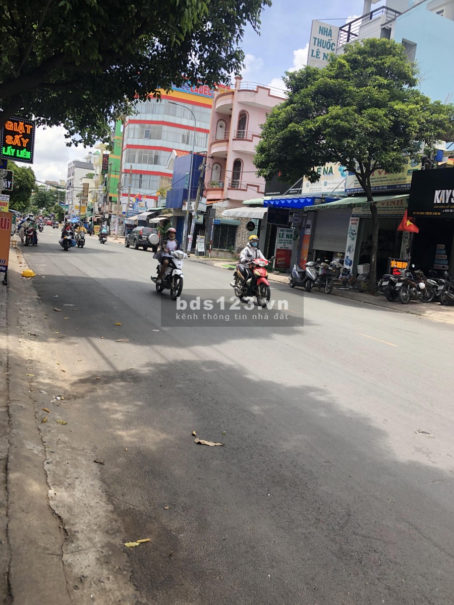 Mặt bằng lớn 100m2, Mặt tiền đường lớn đông đúc, gần chợ Tân Hương